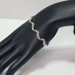 925 Sterling Silver Wavey Link Diamond Chip Slender Bracelet